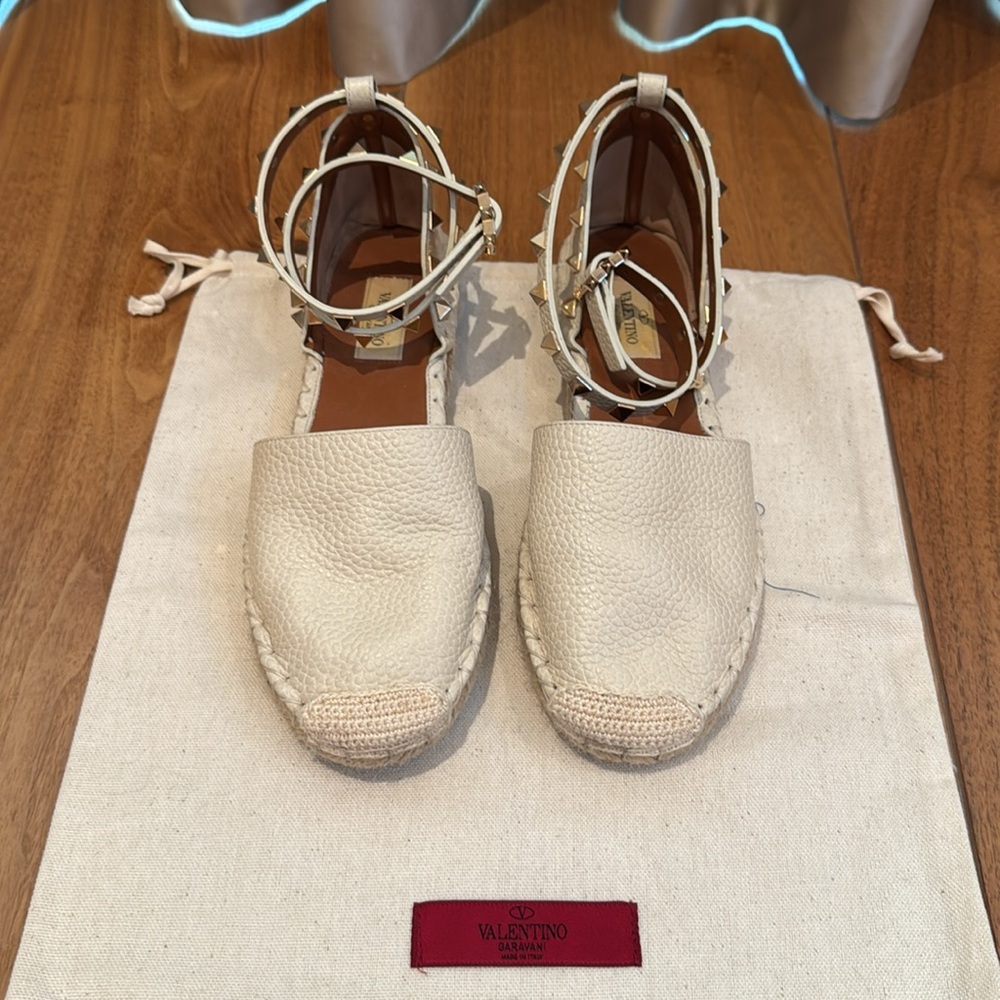 VALENTINO
Rockstud Leather Espadrilles Flat size 37 - Picture 9 of 9